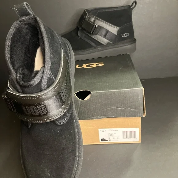 UGG | Shoes | Ugg Black Ankle Boots With Fuzzy Lining | Poshmark display picture 3
